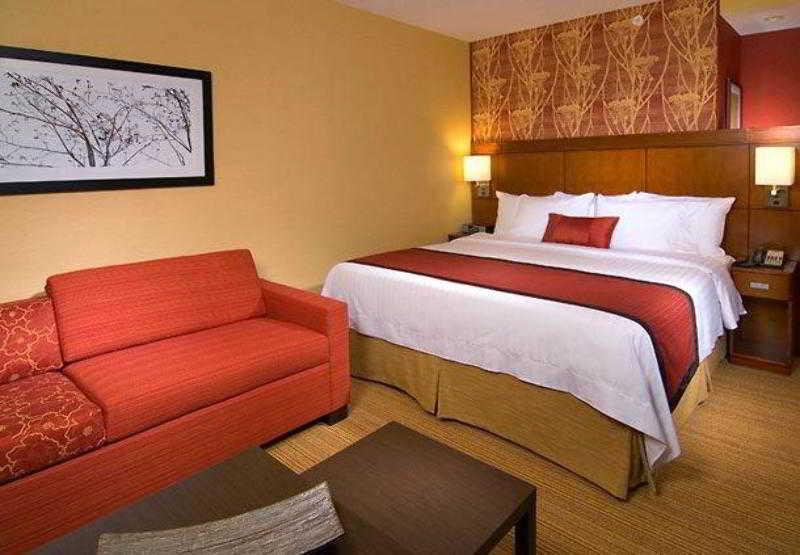Hotel Courtyard By Marriott York Extérieur photo